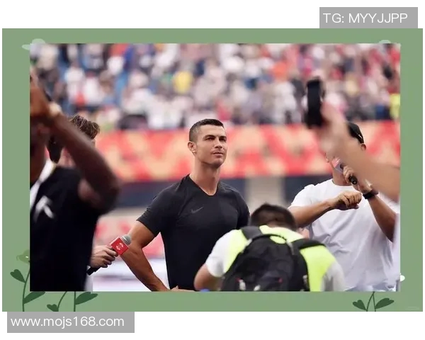 足球明星即将抵达北京进行高强度训练引发球迷热切期待与关注